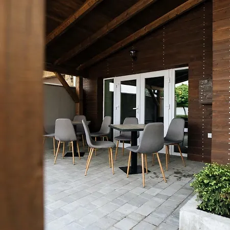 Clubhouse-2